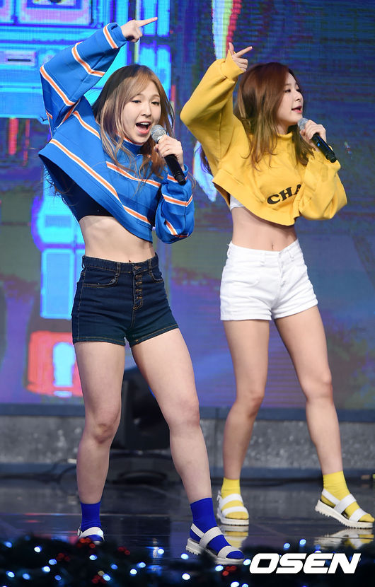 而且最常被攻擊長肉的成員Wendy,上半身根本就是瘦到不行啊!因為和Girl's day一樣歷經網友的毒舌洗禮,最近的她們更是瘦到不行…雖然為了回歸做準備,但也希望她們要照顧身體啊!