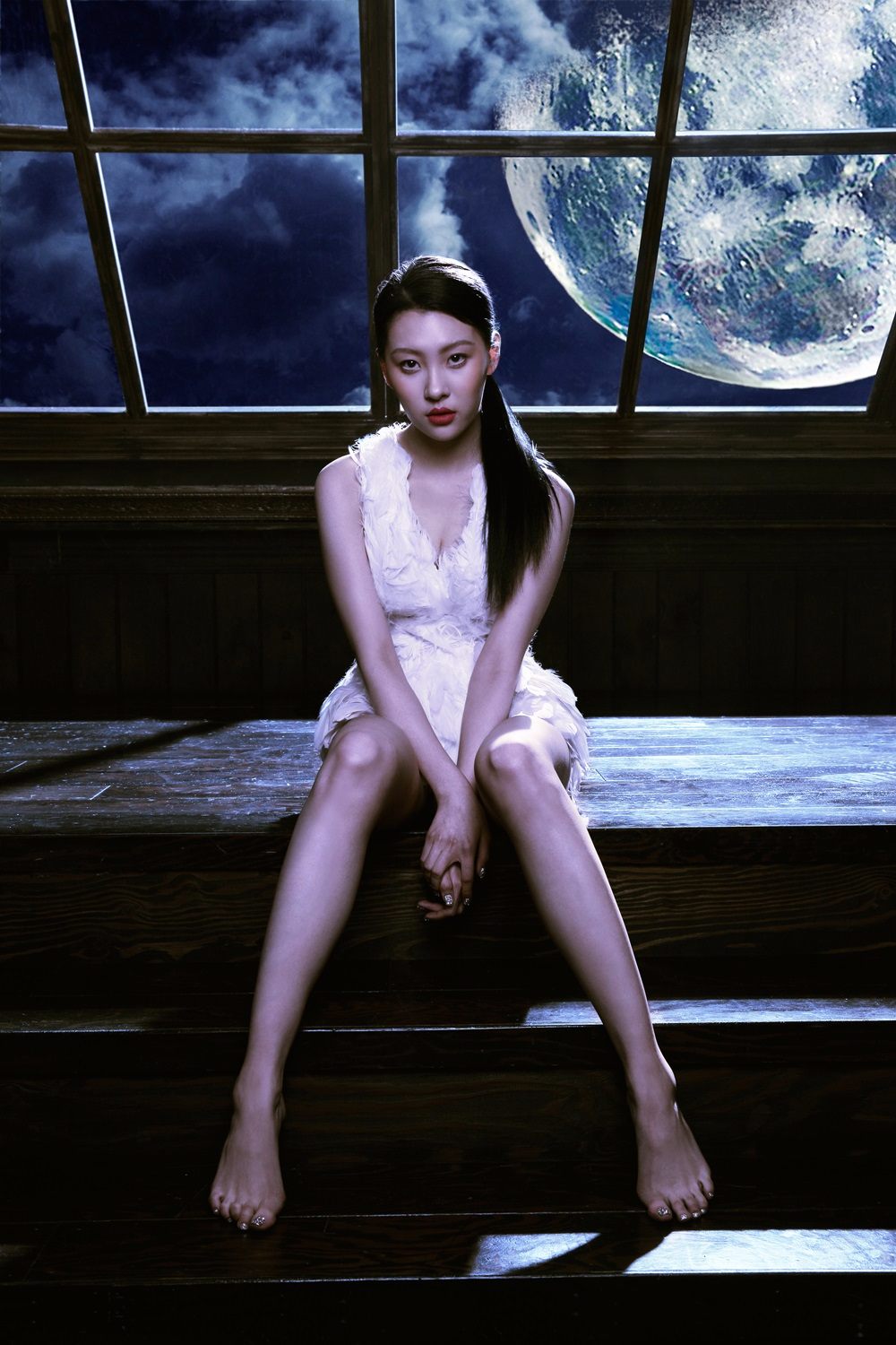 善美為了完成學業,2010年退出Wonder Girls,2013年以〈24小時也不夠〉回歸歌壇,這位傳說中的練習生,則是替善美featuring了〈Full Moon〉這首歌曲,大家有回想起是誰嗎?