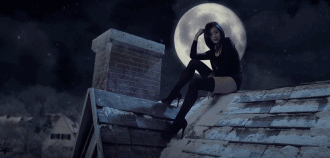 登登!就是Lena啦~
Lena在〈Full Moon〉中,雖然只有featuring RAP的部分,但也留給歌迷們相當深刻的印象!