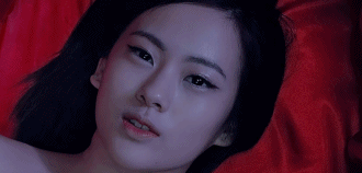 根據韓國網友的說法…JYP在三年前原本預計推出女團6Mix(식스믹스),Lena則是內定為隊長和中心擔當,即使還沒有出道,但當時就已經讓Lena替善美的歌曲featuring,可說是相當看重Lena