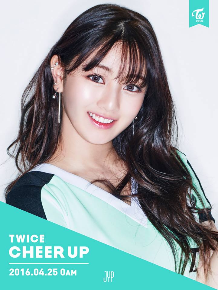 #03.志效10年 (JYP)
曾是童星的志效因為可愛的外型受JYP注意,而甄選進入JYP。最讓粉絲心疼的存在,因為練習時間相當長,也曾受過外界的冷言冷語,認為出道無望…也因此志效剛出道時有些肉肉的,據說就是與出道前所受的壓力有關。