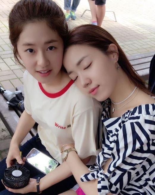 即使陣容不像《W》一樣堅強,但主演這部《青春時代》的女星韓藝里、韓昇延、朴恩玭、柳和榮及朴慧秀,在劇中可以說是五人五色,各自扮演的角色都很有自己的特色及個性,就像不是演戲,而是他們真正的故事一樣。