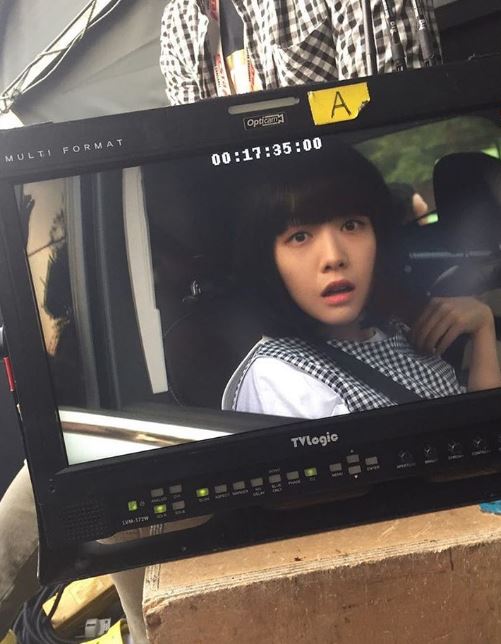 Girl's Day珉雅之前出演《美女孔心》時,在劇中的造型不時和GD撞臉而造成話題,當時意外挖出了珉雅其實有位親姐姐也在演藝圈發展(是粉絲的應該之前就知道),果然有血緣的親人才是最像的啦(笑)