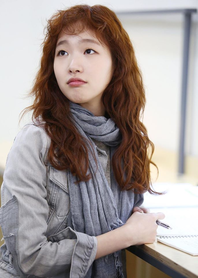 而且最讓大家印象深刻的絕對要算女主角演活古靈精怪、又帶點可愛氣質「洪雪」角色的演員,先前主要攻佔大螢幕的「金高恩」一票!不過金高恩不只戲裡愛的是年上、有安全感的學長類型