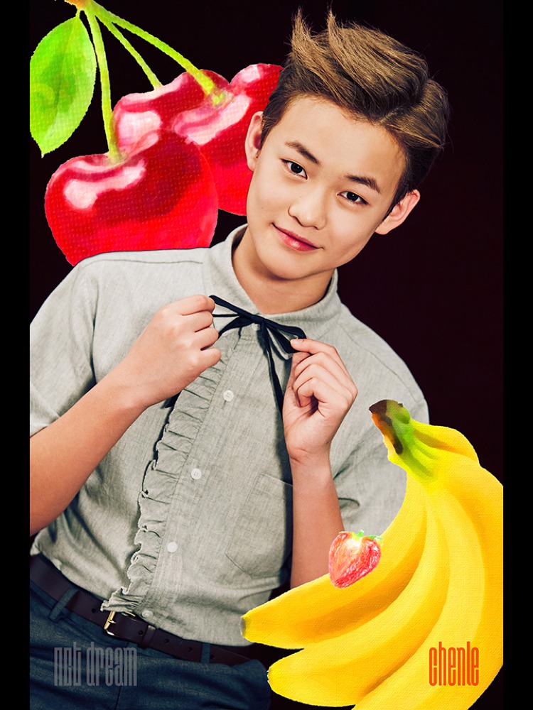 這次還有個先前沒公開過的SM練習生-叫천러(Chenle),雖然韓文名字看起來怪怪的,但其實就是他的本名辰樂的韓文拼法啦!同為NCT Dream忙內Line的辰樂是出身中國選秀節目「達人秀」的中國上海選手,年紀小唱功卻很超齡,曾被喻為天籟童聲