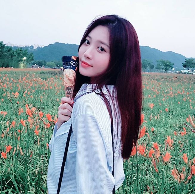 登登!就是前陣子和河錫辰、尹邵熙、BTOB旼赫、安普賢等人一起主演《話劇結束之後》的Yura啦~~~Yura在劇中飾演SNS名人,有著超高人氣的派對企劃代表-Jenny Kim。