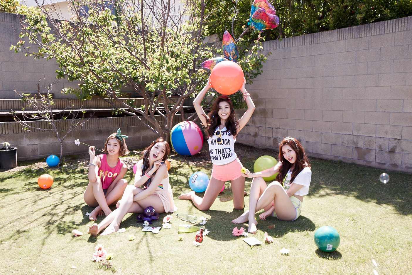 Girl's day 未定
今年成員都在忙於戲劇作品的GsD在7月底時曾說會以9月為目標回歸,但日前在Vapp卻透露可能無法如期推出,這樣的話就是繼《Ring My Bell》之後超過1年沒回歸了啊ㅠㅠ