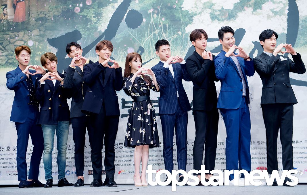 由金來沅和朴信惠主演的《Doctors》劇終後,月火劇(週一週二播出的戲劇)開始了新的收視大戰啦!眾人期待的花美男軍團劇《月之戀人-步步驚心:麗》也在昨天開播了(撒花)