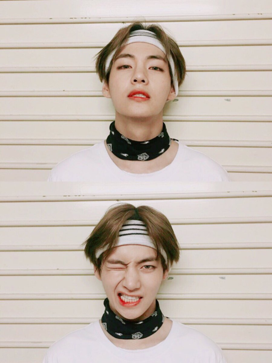 Rap Monster簽完名後,那位女粉絲到了V的面前,鬼靈精怪又機靈的V,目睹了一切後,怎麼可能放過這個搞笑的機會呢?(笑)話說這張真的太性感了♥