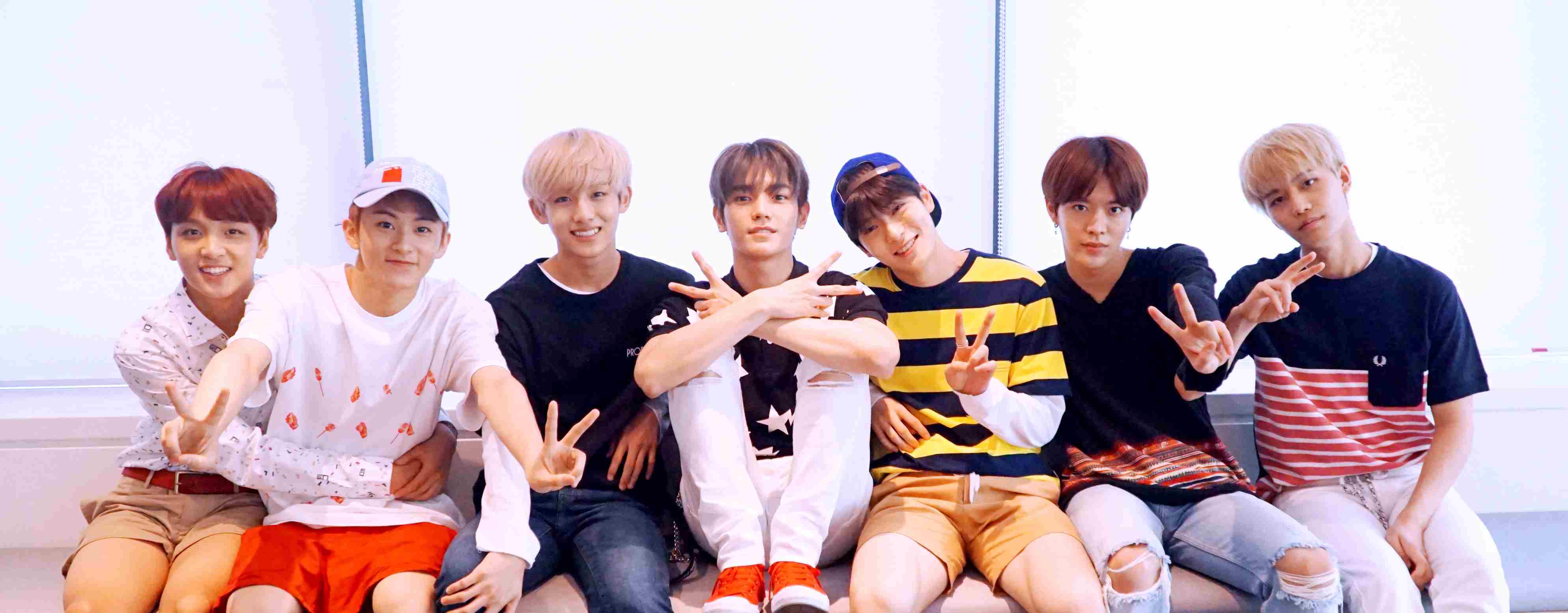 第四團是最近冉冉升起的NCT
從四月開始以NCT U、七月開始NCT127,最近則是平均年齡15.6歲的NCT DREAM在活動當中
雖然藝能上還是有點生疏感,但是舞蹈、歌唱實力完全令人驚嘆!
成員又由各個國家組成,各國語言都OK,打全球市場不是問題,NCT未來的發展值得期待~~~