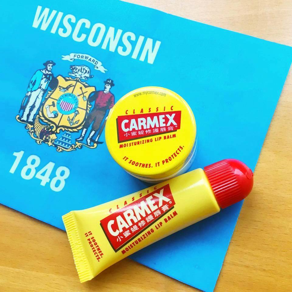 ♯ Carmex 小蜜提護唇膏
也是便宜又好用的護唇系列產品,軟管的非常適合晚上拿來當唇膜使用,很好塗抹均勻的質地大加分!學生族和小資女們也能很容易買到唷!