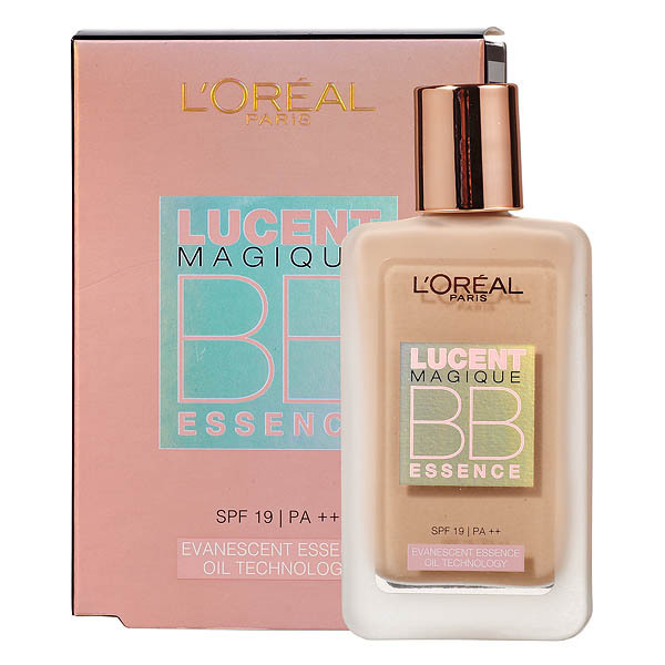 ►L'Oréal 清透光感BB粉底精華 新台幣400元
這瓶是偽少女個人目前持續使用中的粉底產品,質地絲滑,擦在臉上有種清透感,但是遮瑕力卻非常高,不會讓你有種戴面具的感覺啊~而且部落客雅勻也有推薦,對新手來說,是不是非買不可呢?
建議大家可以在屈臣氏週六開架彩妝77折的時候購買,這樣算下來只要308元啊~