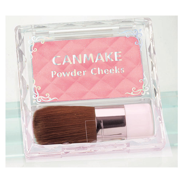 ►CANMAKE 巧麗腮紅 約新台幣295元
這是偽少女個人的第一個腮紅,價錢非常公道,而且小小一個很好攜帶,附上刷子會比粉撲要來的好上手。質地算是頗細緻,許多部落客就算用了很貴的產品之後,這個還是會持續放在他們的化妝包裡呢!
