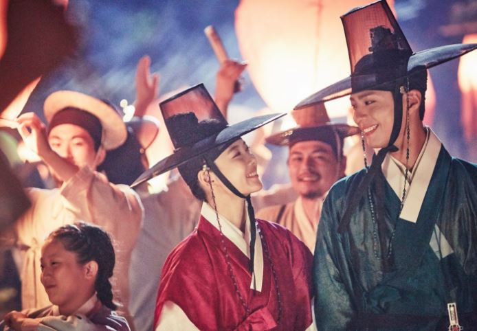 ✿TOP 1- KBS2《雲畫的月光》
話題佔有率:24.69%
➔上升1個名次
※以19世紀的朝鮮為背景,講述朝鮮第23代君主純祖與純元王后的長子-李韺(朴寶劍飾),和一位以女扮男裝生活,因欠債被人賣去當宮中內侍的女性問題諮詢專家-洪羅溫(金裕貞飾),兩人在宮中的羅曼史。