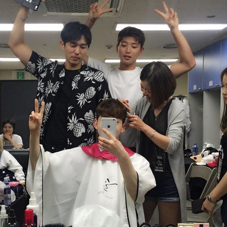 雖然珍雲在去年與JYP家約滿後選擇離開 JYP 但從他在即目上大方談過去在JYP的狀況,以及離團後仍時常和2AM成員互動,看得出來是好聚好散,現在傳出和師姐的戀愛傳言,不少粉絲也大力支持!而JYP部份仍表示在確定狀況中