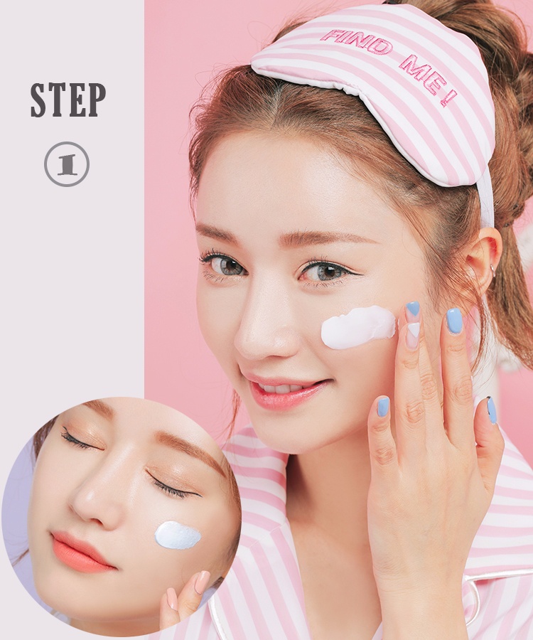 STEP1:妝前要做到充分保濕
我們看到韓妞的底妝都會發光,那是因為她們在上妝前,一定會先抹上保濕面霜!慢慢推勻讓肌膚吸收,補足水分後,再上氣墊粉霜,這就韓妞發光底妝的關鍵。但是台灣氣候較潮濕,偽少女建議使用保濕度高的妝前打底乳塗抹打底就夠了..如果是乾性肌膚,就一定要像韓妞那樣做好妝前保濕哦!