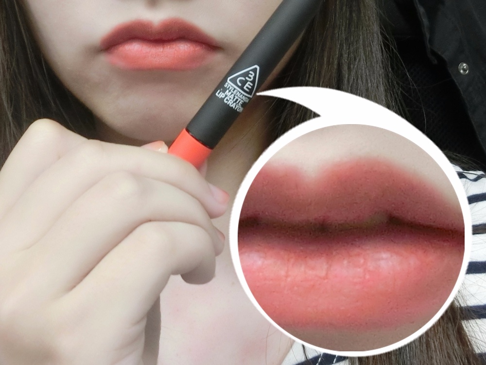 第1支是3CE MATTE LIP CRAYON_#PEEKABOO!
說真的,歐膩完全被這隻嚇到..........
非常不顯色,而且很乾,為了拍照歐膩重複上了4~5次,但是因為太乾全部卡在唇紋裡,真的很可怕TT