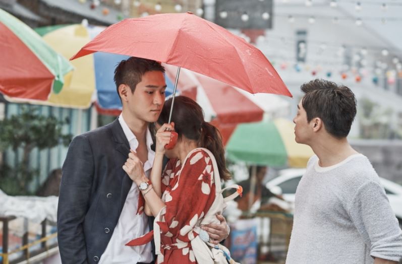 第11集開始,原本是超級好朋友的男主角和男二(感情真的超級好,好到小編都想懷疑他們才是情侶的程度),兩人終於要來搶女主角啦(撒花)比起一般韓劇中完美到不行或內心曾經受傷過的那種男主角,這種要搶好友愛人的男主角更有趣啊XDD