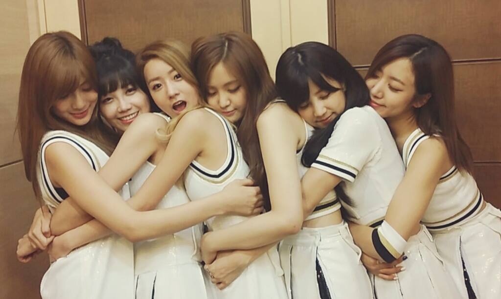 APINK 出道:2011
出道近6年的APINK當初雖是Cube的子公司打造的女團,但一開始的人氣卻像她們的主打《不知道》一樣,並沒有很快的打進人心,除了《APINK NEWS》幾季下來逐漸累積認知度外