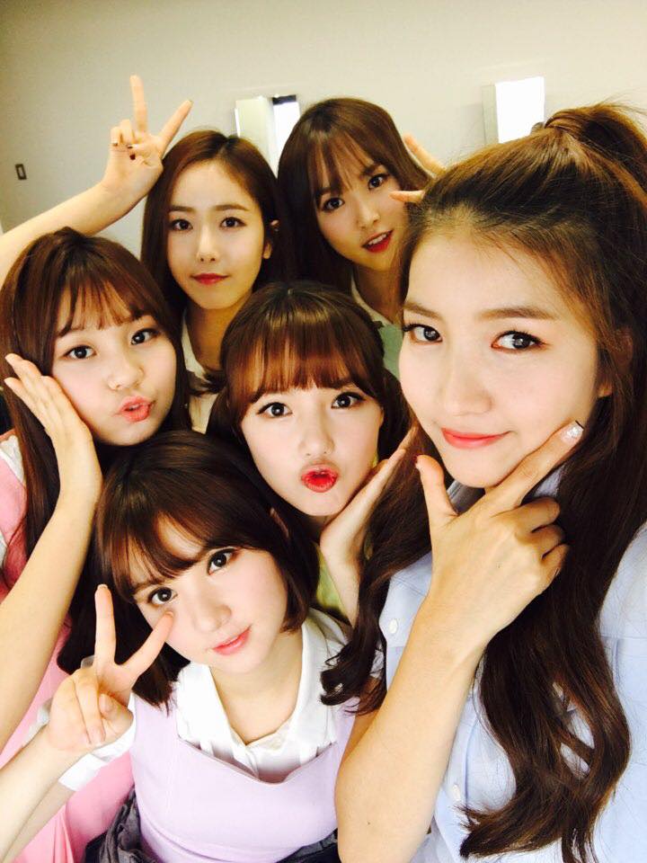 今年二月初,GFRIEND在節目《Weekly Idol》中,以2倍速表演了歌曲《Rough》,沒想到反應超熱烈!影片點擊數甚至還超過400萬次,之後「2倍速舞蹈」便成為了一種流行趨勢(?)