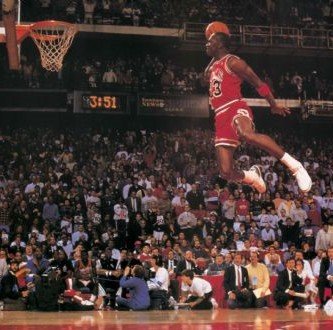 到了籃球大帝麥可喬丹與Nike簽約後,籃球鞋市場才有了變化。
90年代末期、2000年初,Converse面臨多次危機,申請破產,最後被Nike收購。