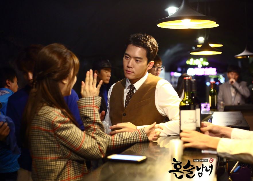 ✿TOP 4- tvN《獨酒男女》
話題佔有率:7.87%
➔持平
※是韓國首部以鷺粱津補習街為題材的喜劇,講述了因為不同原因而喜歡獨自喝酒的講師們,與準備公務員考試的學生們之間所發生的故事。