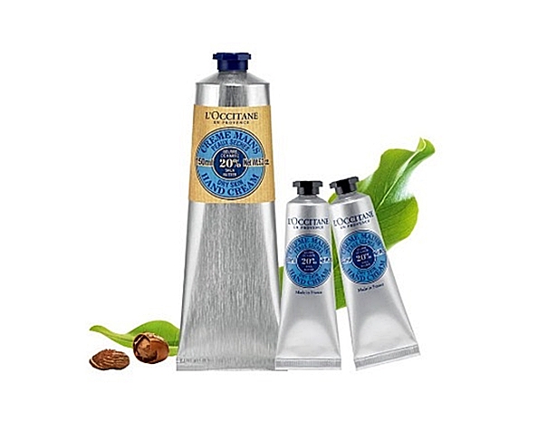 L'OCCITANE經典手霜組 價值$1900售價$1500
內容物 :
乳油木護手霜150ml
乳油木護手霜30ml*2個
富含20%的乳油木果油,為雙手肌膚帶來防護、滋養及柔潤功效。且沒有油膩感加上淡雅的香味,送禮自用都很棒!