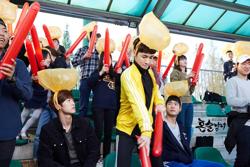 ✿TOP 5- tvN《獨酒男女》
話題佔有率:6.32%
➔持平
※是韓國首部以鷺粱津補習街為題材的喜劇,講述了因為不同原因而喜歡獨自喝酒的講師們,與準備公務員考試的學生們之間所發生的故事。