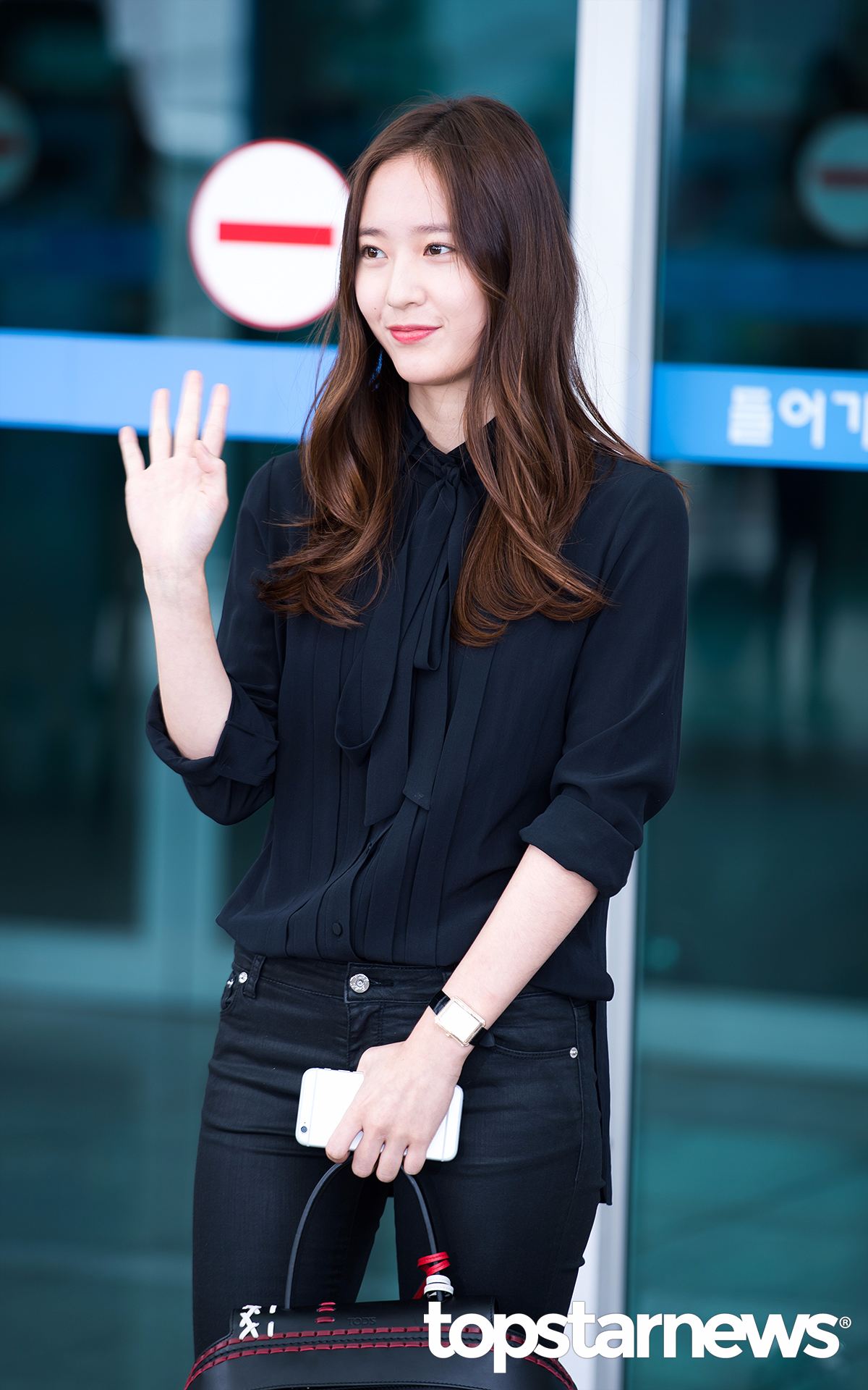 TOP4 f(x) Krystal (11%)
94年生的Krystal以美貌出名~
Krystal和姐姐潔西卡都是韓國人無人不知、無人不曉的女神級美貌