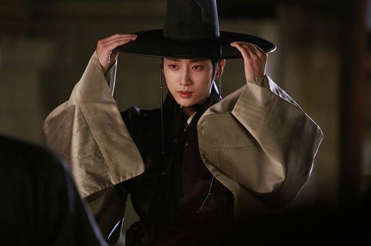 ✿TOP 6 - 鄭振永
電視劇:KBS2《雲畫的月光》
➔上升19個名次
沒想到我們胤聖大人居然死了,完全超意外啊!深情又善良的大人怎麼可以死~~~~繼上次在《步步》領便當的伯賢後,振永也一次上升了將近20個名次!