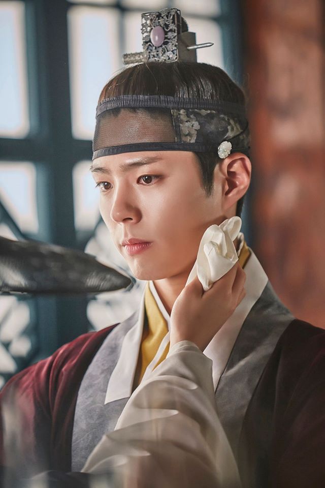✿TOP 1 - 朴寶劍
電視劇:KBS2《雲畫的月光》
➔持平
朴寶劍連續9周穩坐第一名寶座(撒花)從《雲畫的月光》首播到劇終,沒有一次名次下滑,真的太厲害啦!!!