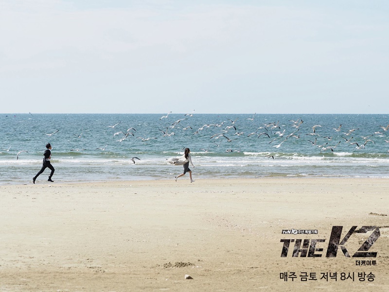 《THE K2》後來在韓國的話題性排行中,名次也不斷下降,有些韓國觀眾因為劇情節奏,默默選擇棄劇了…但小編想抱持著一絲希望,還不想棄劇啦!!!希望後面幾集可以救回收視,拜託劇情再次緊湊起來啊~~~大家覺得呢?