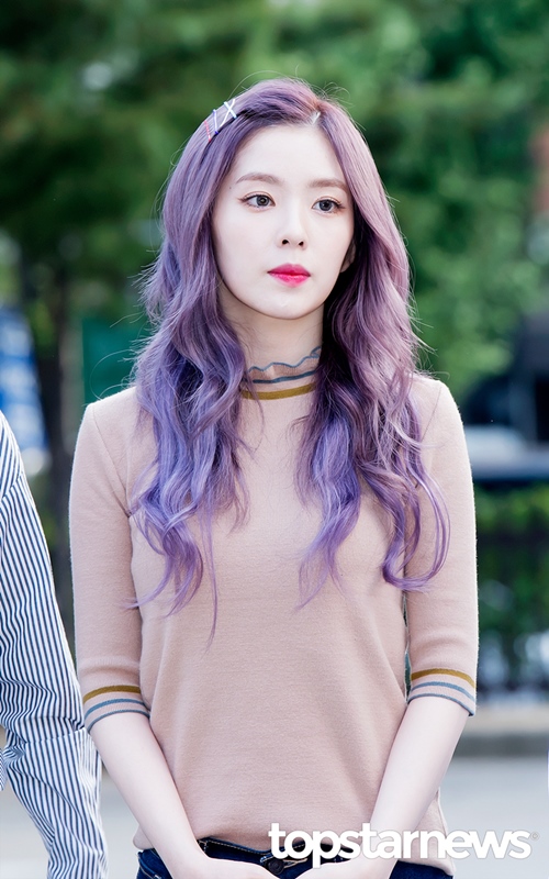 ◆Red Velvet Irene
Irene的美貌曾經讓其他學校的男學生,都到學校看Irene以外,隊友Joy過去也曾因為Irene的美貌受到衝擊,回家跟媽媽說:「我應該沒辦法當藝人了」XDDD