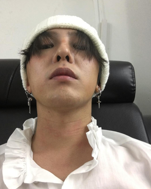 행쇼祝幸→GD
행복하십쇼(請幸福)的縮寫,GD在出演《無限挑戰》時瞬間誕生的新造詞。此外還有사나샷(社好球),부나샷(部好球)。
*사나샷:사장님 나이스 샷社長好球 부나샷: 부장님 나이스 샷部長好球