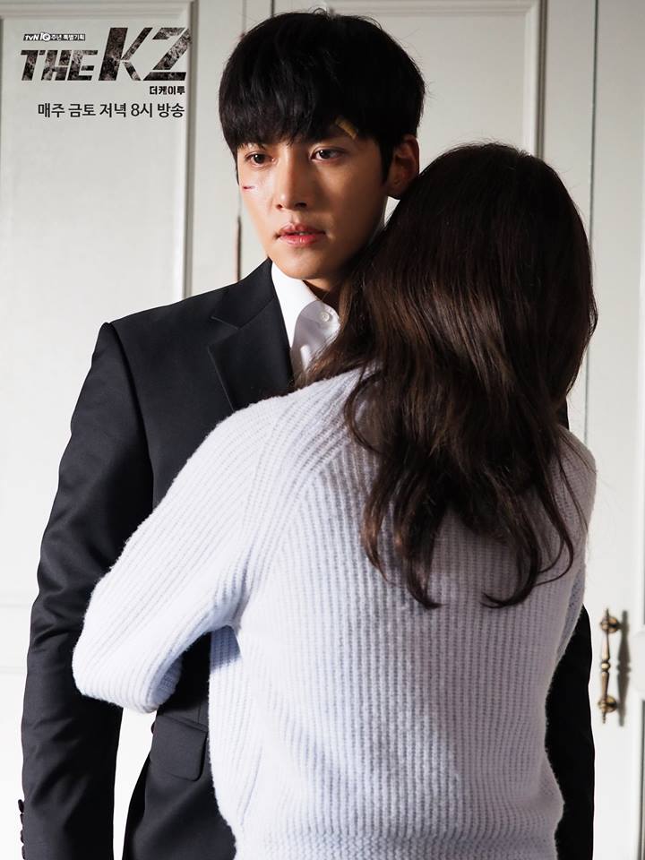 ✿TOP 7- tvN《THE K2》
話題佔有率:4.44%
➔持平
※講述一位熱愛國家和同事,卻被拋棄的警衛員金載河(池昌旭飾),被準第一夫人崔宥真(宋玧妸飾)相中聘用為保鑣,化名為「K2」,和與世隔絕的總統候選人私生女高安娜(潤娥飾)之間的故事。