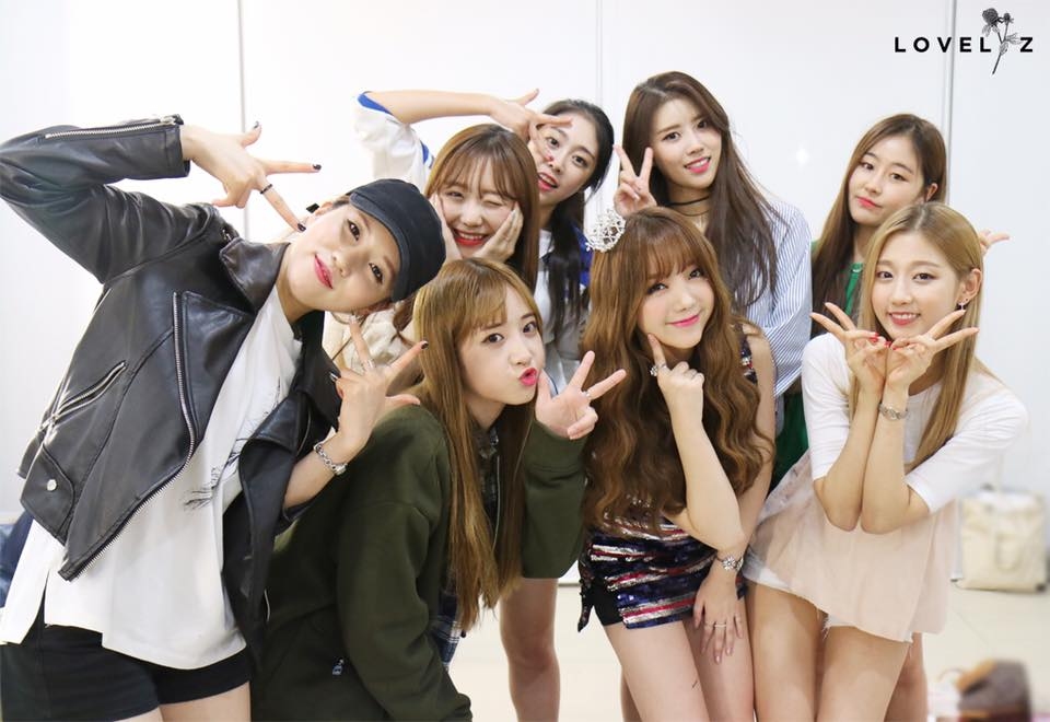 Lovelyz(2014年出道)
當時年紀
22歲-Baby Soul
21歲-智愛
20歲-智秀、美珠
19歲-Kei
18歲-JIN
17歲-洙正
16歲-叡仁