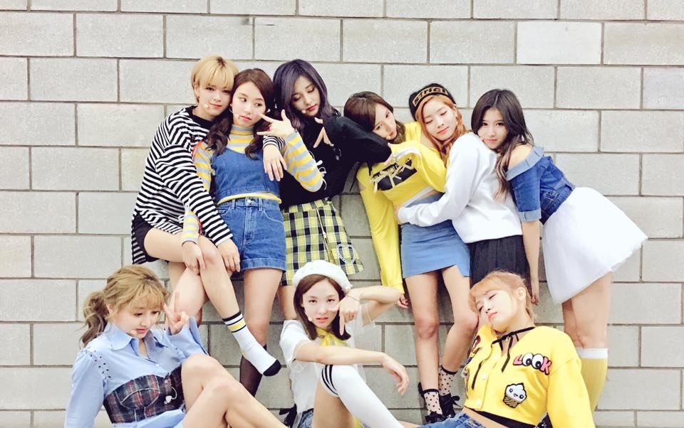 TWICE(2015年出道)
當時年紀
20歲-娜璉
19歲-定延、Momo、Sana
18歲-志效、Mina
17歲-多賢
16歲-彩瑛、子瑜