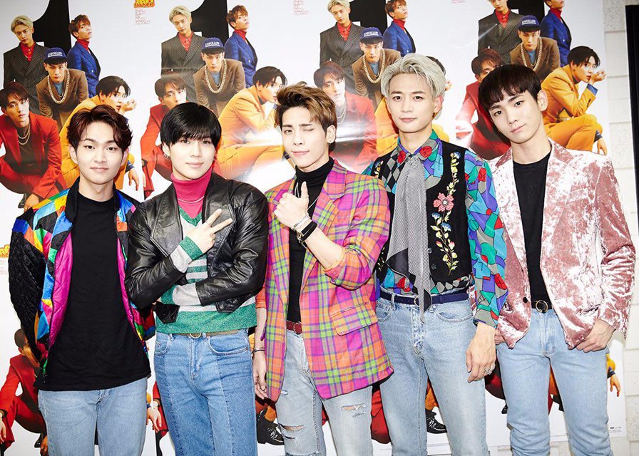 SHINee(2008年出道)
當時年紀
19歲-溫流
18歲-鐘鉉
17歲-Key、珉豪
15歲-泰民
(泰民真的超小就出道~!!!不過後面還有更小出道的XD)