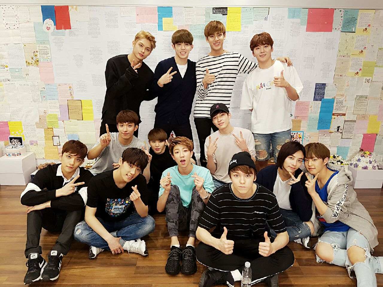 SEVENTEEN(2015年出道)
當時年紀
20歲-S.COUPS、淨漢、Joshua
19歲-圓佑、Woozi、Jun、Hoshi
18歲-玟奎、DK、The8
17歲-Vernon、勝寛
16歲-Dino