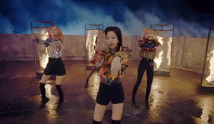 而這月初攜第二張單曲《SQUARE TWO》旋風回歸的BLACKPINK,不僅接受了媒體採訪,還錄製了《一周偶像》,徹底打破了YG家的冷凍庫。