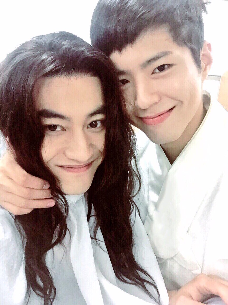 3日,《雲畫》 中的演員一起出演了KBS的《Happy Together3》,「兵沿 」郭東延在節目中表示「我比較多疑,沒想過完美的寶劍也會有缺點, 但吃飯的時候經常會掉飯粒。 」引發了爆笑。