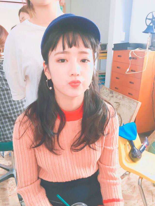 # 蜜粉用量
上蜜粉定妝是很多人都會做的,但接近乾燥秋冬後應該減少使用蜜粉的量,不然整個妝容沒有光澤外還會看起來又乾又厚重。