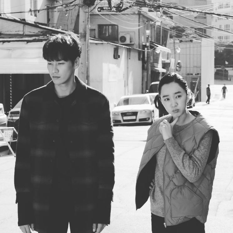 ✿TOP 7 KBS2《住在我家的男人》
話題佔有率:3.59%
➔下降2個名次
※講述一位時隔許久回到故鄉的可愛空姐-洪娜麗(秀愛飾),和一位聲稱自己是新爸爸的年下男之間,所發生的搞笑浪漫愛情劇。
