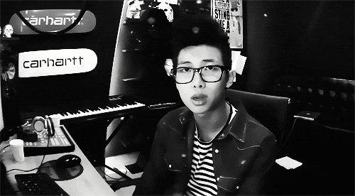 近年來韓國演藝圈腦性男超夯~
像是防彈少年團的Rap Monster就因為IQ148、登上高考全國前1%而有腦性男的稱號
連非飯想到腦性男都會聯想到Rap Monster