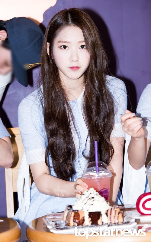 ✿Oh My Girl 祉呼
之前說到Oh My Girl的門面擔當,通常會先提到YooA,但小編覺得其實祉呼也超美的啊!高顏值認證♥ 不過最近韓國網友們也經常討論祉呼了~~