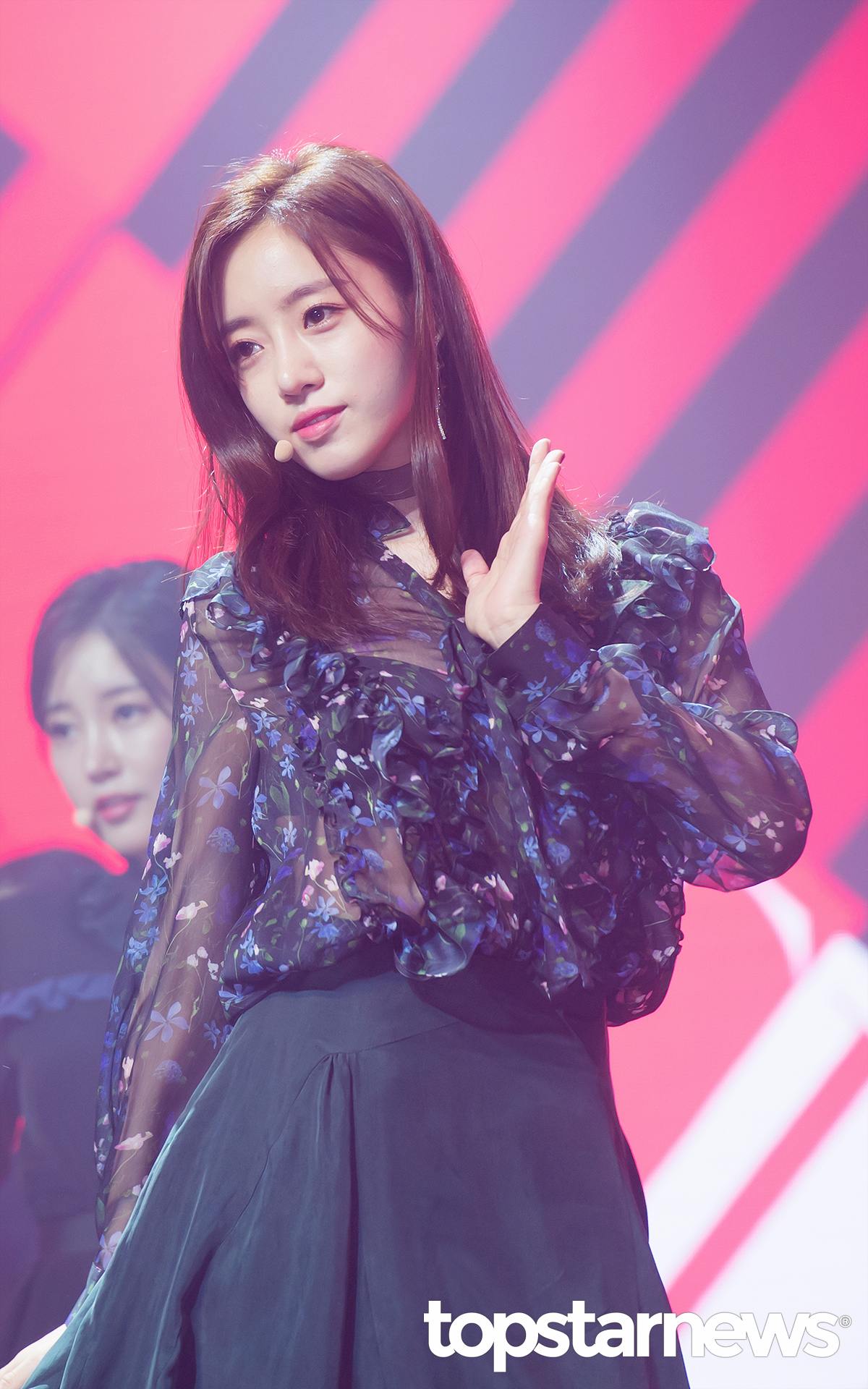 EunJung:發生了和榮(前成員花英)的事情,
對我們來說 T-ARA的形象也發生了變化,
因為度過了很辛苦的時間,所以會永遠記在心上警惕自己。
現在就算看到和榮也可以笑著打招呼