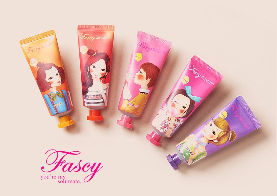 這一組Fascy 爆水護手霜,應該是最為大家熟知的了
由milk、peach、violet、grapefruit、strawberry五種味道組成^^
讓我們與蒂娜一起擁有柔嫩的手部肌膚吧!