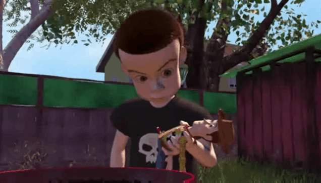 這其實是很愛流行不同挑戰的美國的新潮流
#ToyStoryChallenge 或 #AndysComing
如果用這2個標籤去搜尋,就能看到從今年初陸續都有人拍攝這樣的影片,甚至據說最早2013年就有人玩過這個梗了,只是最近又在網路上被翻紅。
(阿薛是我的童年陰影~~~)