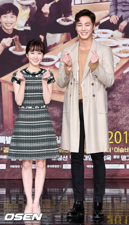 ✿TOP 10- MBC《爸爸,我來伺候你》
話題佔有率:3.41%
➔上升22個名次
※講述四兄妹離家後各過各的生活,突然有一天同時回到家裡所發生的故事,是一部為了喚醒現代兒女意識到父母的珍貴,關於現時代操心勞累父母的故事。這部就是前陣子演員李太奐和朴恩玭,來台取景拍攝的韓劇呦!