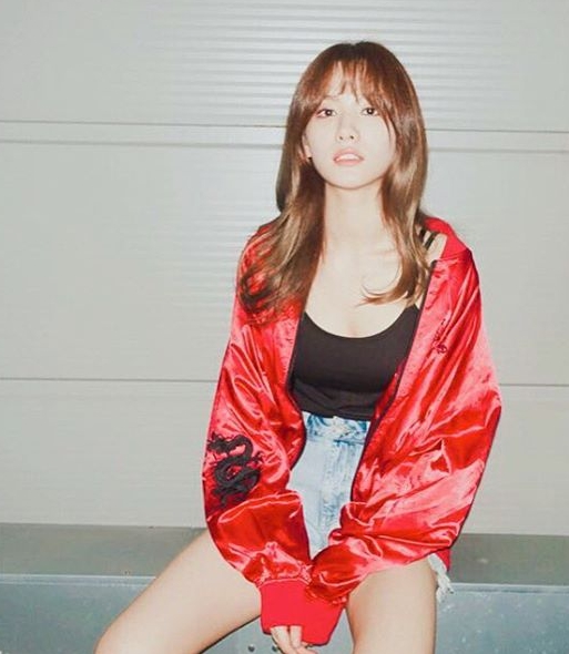 NANA☞上下蹲、仰臥起坐、爬樓梯
NaNa表示她每晚會做100個上下蹲和100個仰臥起坐
不管有多累都會做完才睡覺
走樓梯時,也會一次走兩階來訓練腿部的緊實度
就是這樣的毅力,才打造出一雙不論是穿高跟鞋、平底鞋,都漂亮的長腿
